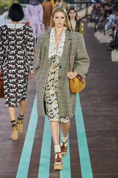 Look 13